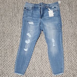 KanCan Medium Blue Distressed Cropped Jeans